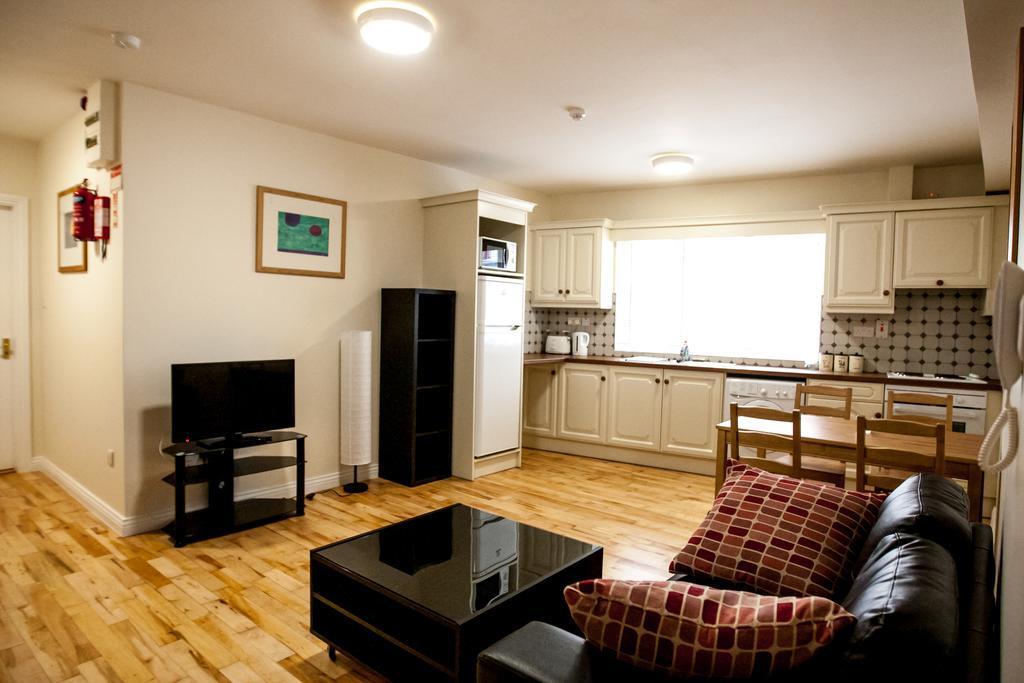 Dominick Street Apartments Голуей Екстериор снимка