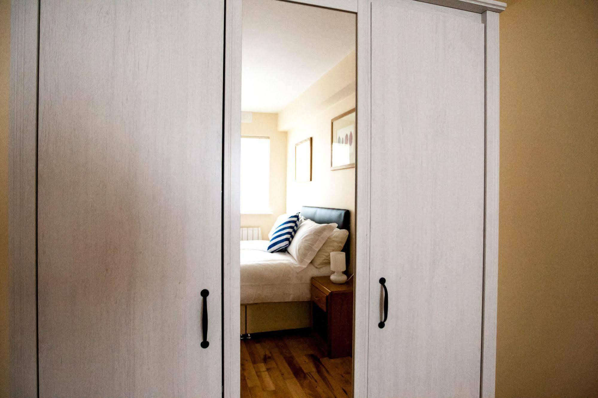 Dominick Street Apartments Голуей Екстериор снимка