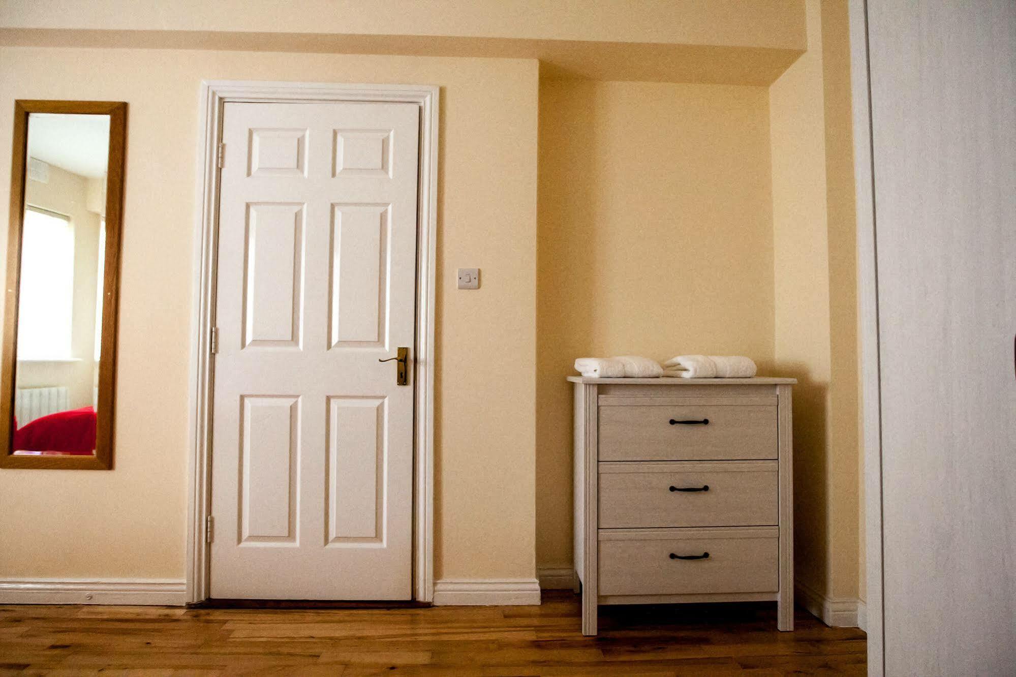 Dominick Street Apartments Голуей Екстериор снимка