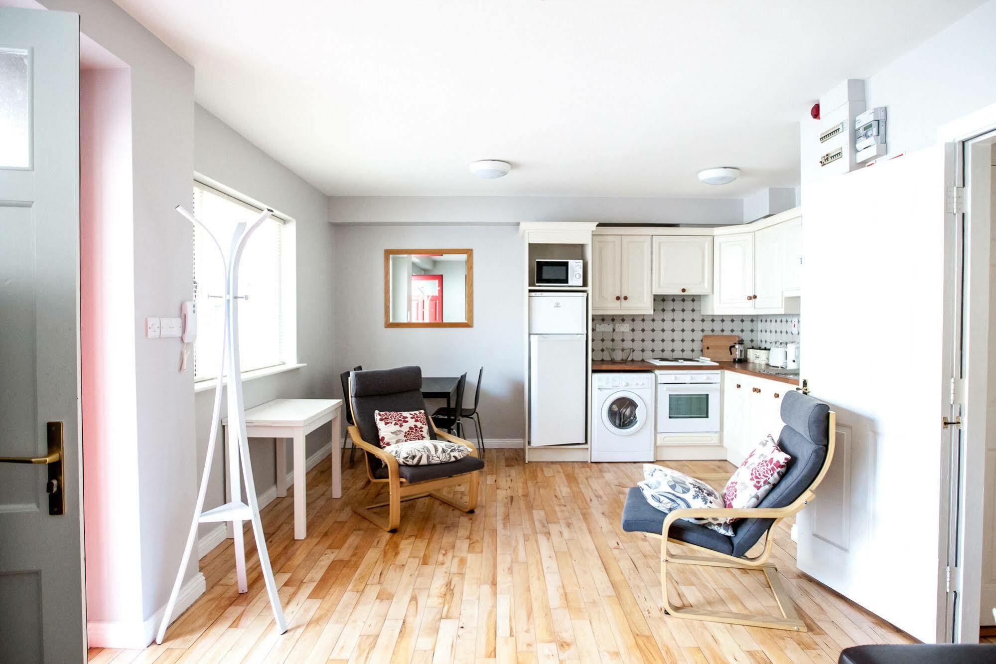 Dominick Street Apartments Голуей Екстериор снимка
